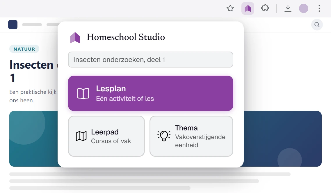 De pop-up van de Homeschool Studio-browserextensie geopend op een lespagina: met één klik sla je het op als Lesplan, Leerlijn of Thema – rechtstreeks in je plan.