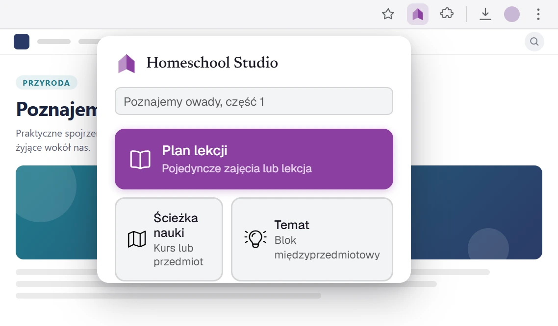Wyskakujące okienko rozszerzenia Homeschool Studio otwarte na stronie z lekcją: jedno kliknięcie zapisuje ją jako Plan lekcji, Ścieżkę nauki lub Temat – prosto do Twojego planu.